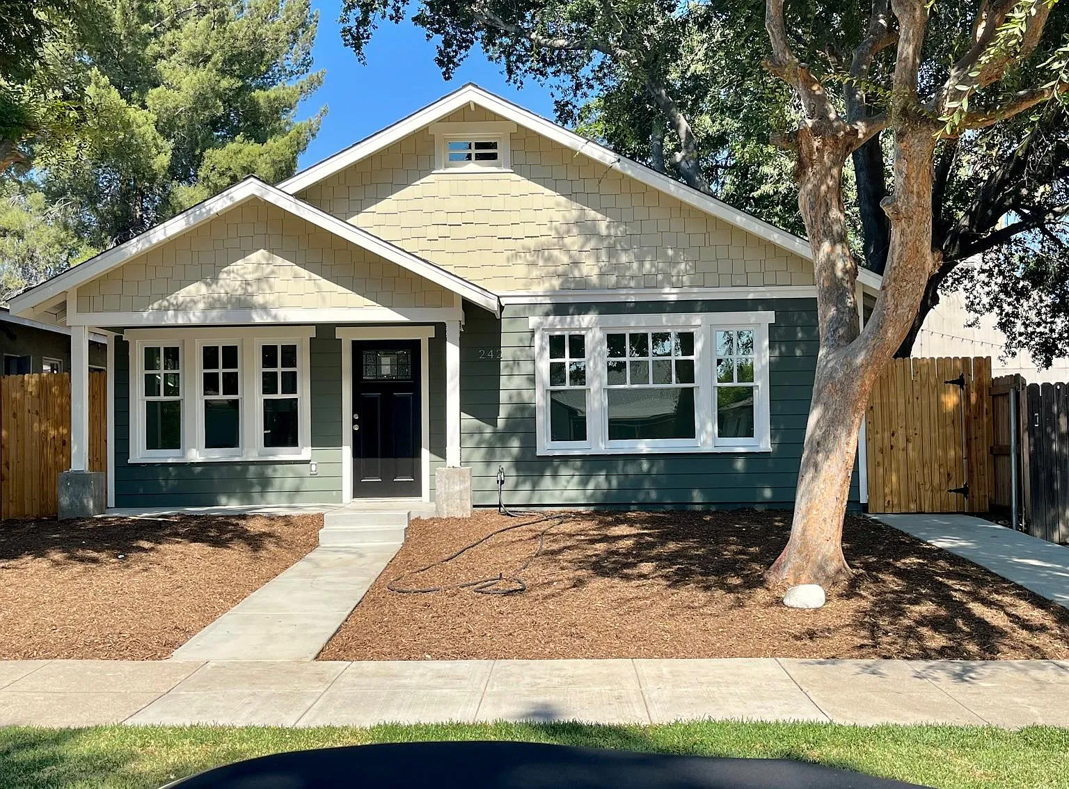 242 S Vista Bonita Ave — Photo 1