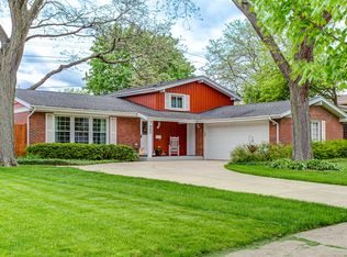 960 N Topanga Dr, Palatine, IL 60074
