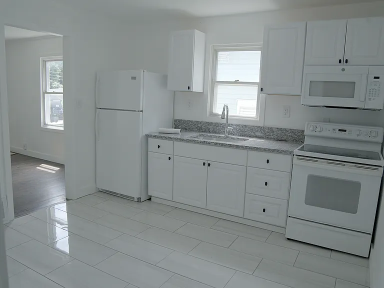 3350 Jackson Ave — Photo 5