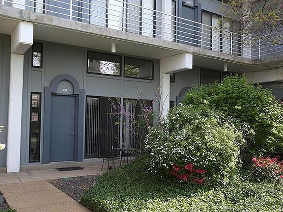 4th image of 4100 Laclede Ave APT 104
