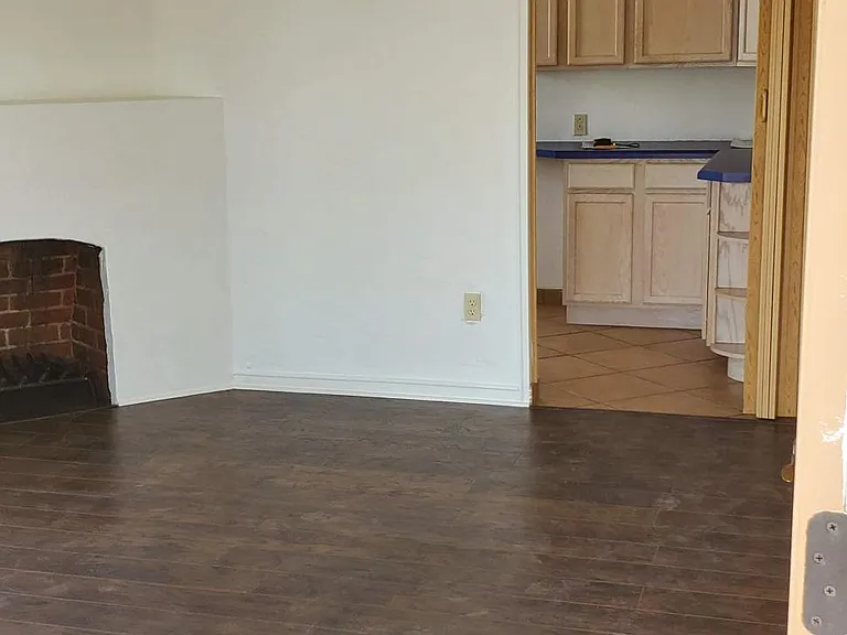 2308 N Forgeus Ave — Photo 2
