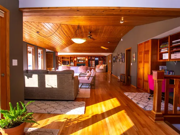 (undisclosed Address), Lake Mills, WI 53551