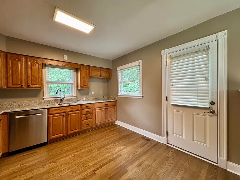 2564 Millbrook Dr — Photo 15
