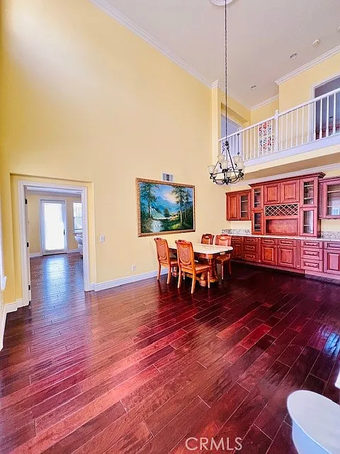 6 bed, 4.5 bath, 4368 sqft, $5,800 — Photo 2
