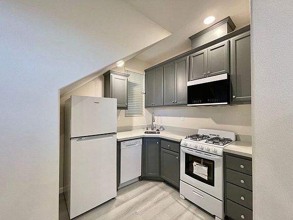 4th image of 2600 1st St Unit I