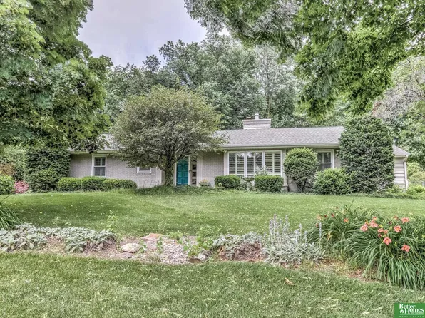 1130 Loveland Dr, Omaha, NE 68124