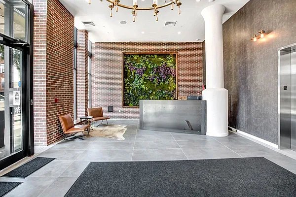 Rented by Luxury Apartments LIC | media 24