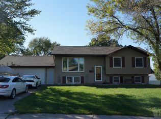 12 Pine Ct, Montrose, IA 52639