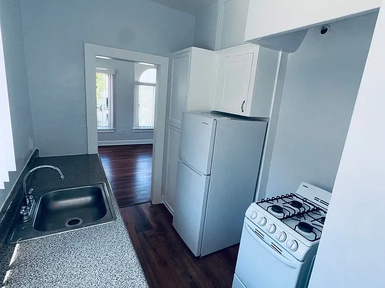 314 S Catalina St — Photo 9