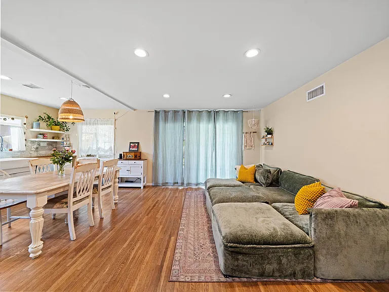 70 Leanna St — Photo 10
