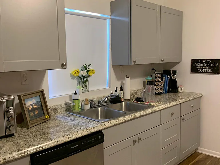 Kitchen - recent cabinets & appliances