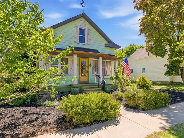 122 N Hibbard St, Fowlerville, MI 48836