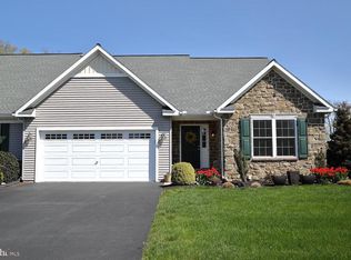 5293 Oak Leaf Dr, Mount Joy, PA 17552