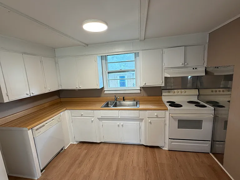 8525 Jackson Cir — Photo 10