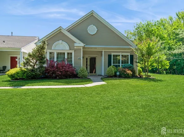 497 Skylark Dr, Monroe Township, NJ 08831