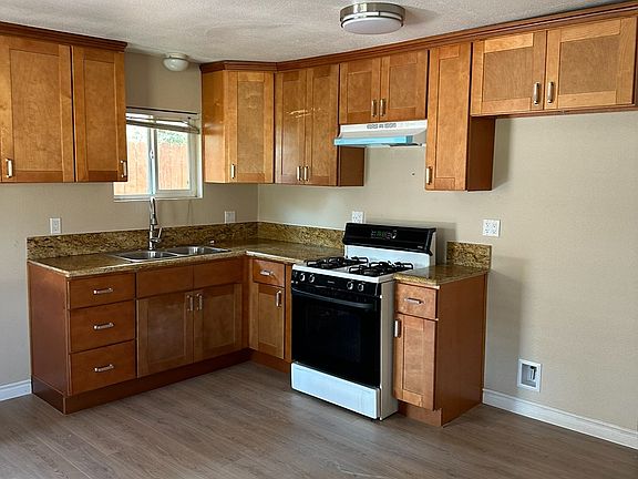 4th image of 10619 Poplar St #3