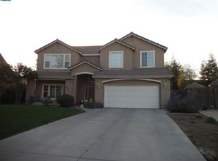 2833 S Covington Ct, Visalia, CA 93277