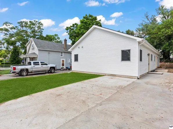 3026 Hamilton Plz, Omaha, NE 68131