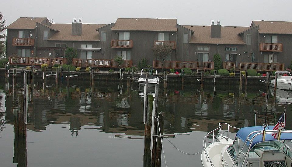 2nd image of 23 Sea Point Dr