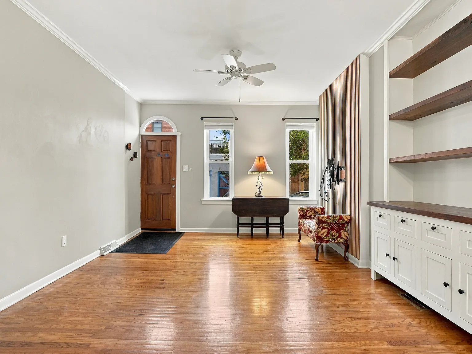 3 bed, 1.5 bath, 1122 sqft, $2,850 — Photo 2