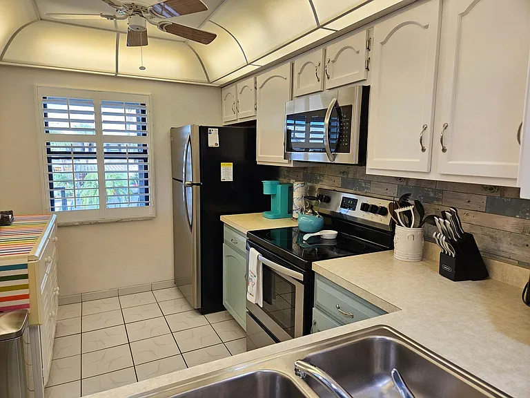 340 Three Lakes Ln #F — Photo 23
