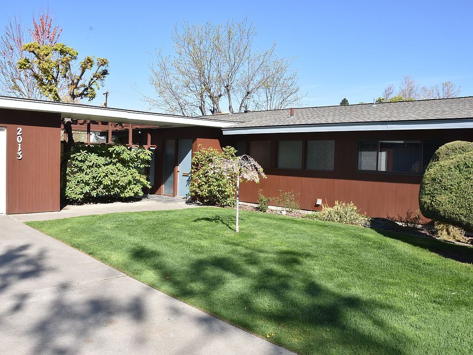 Front yard view of house