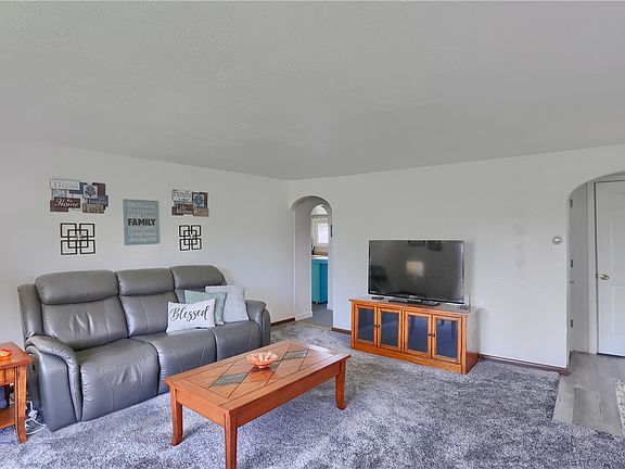 4th image of 617 Bear Rd