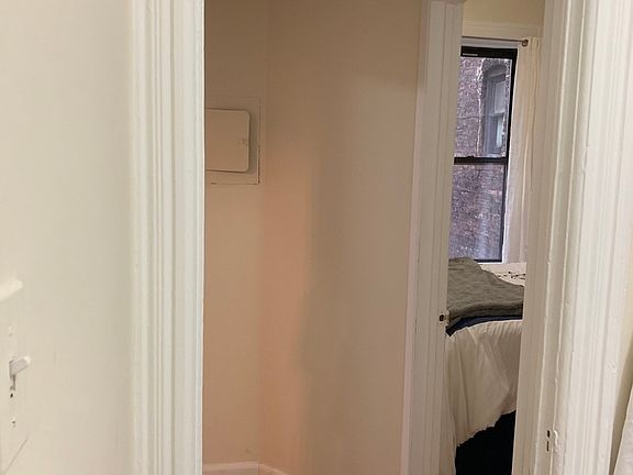 4th image of 1432 Lexington Ave #1