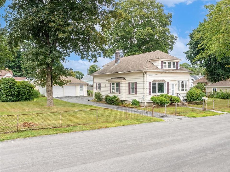 1st image of 3 Diana Ave