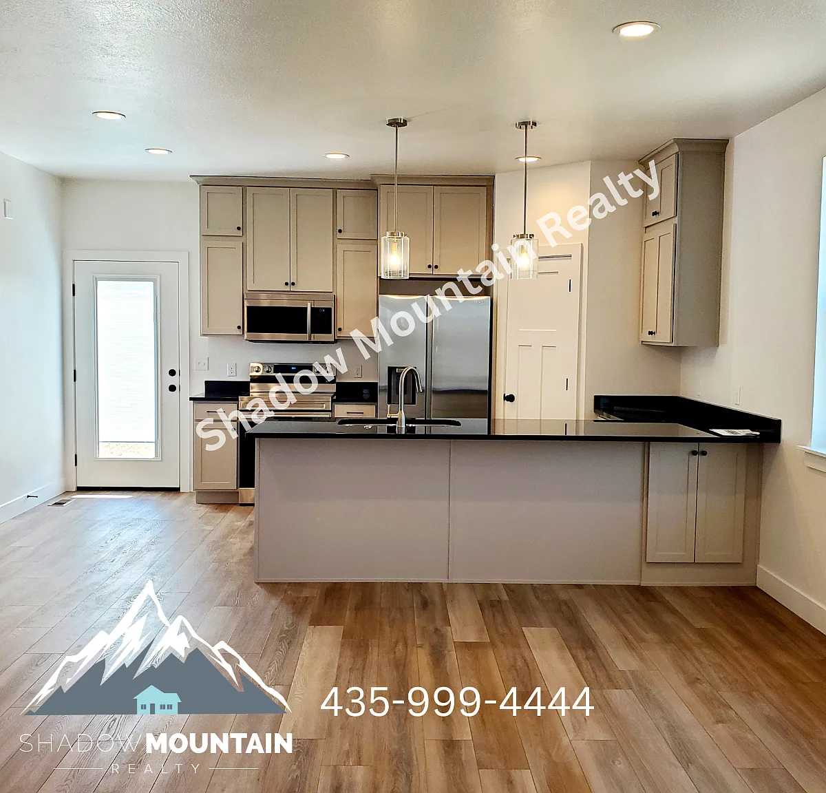 5 bed, 2420 sqft, $2,200 — Photo 3