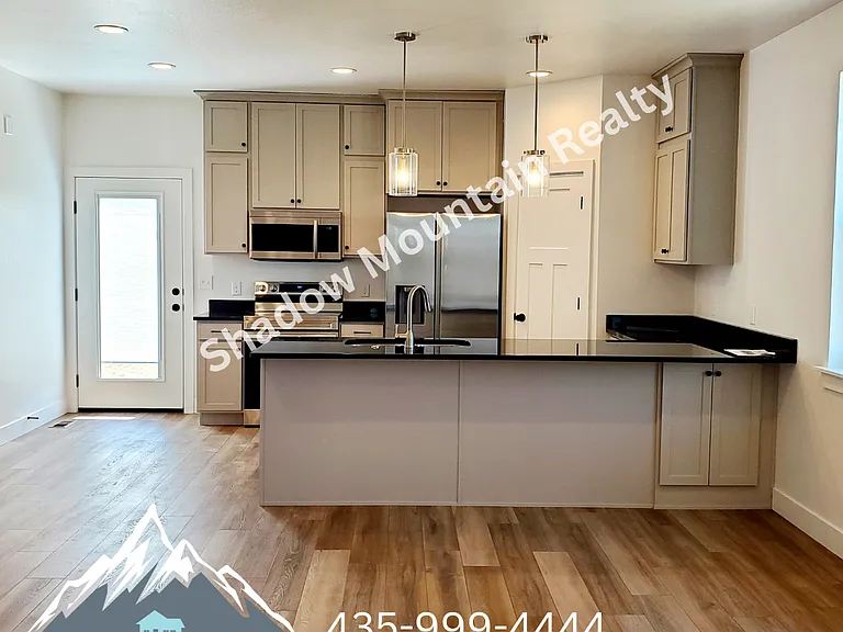 809 S 380 E #1 — Photo 3