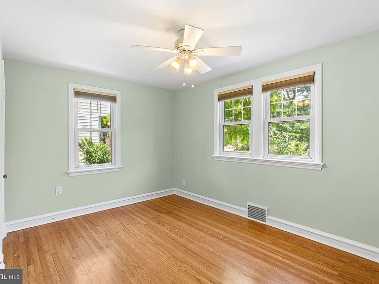 112 Cambridge Ave — Photo 8