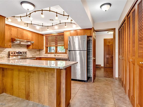 5th image of 19654 Tanbark Ln