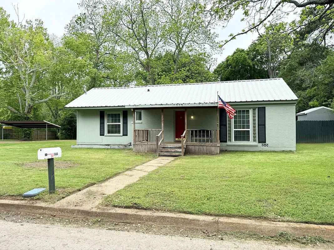2 bed, 1.0 bath, 1024 sqft, $1,250 — Photo 1
