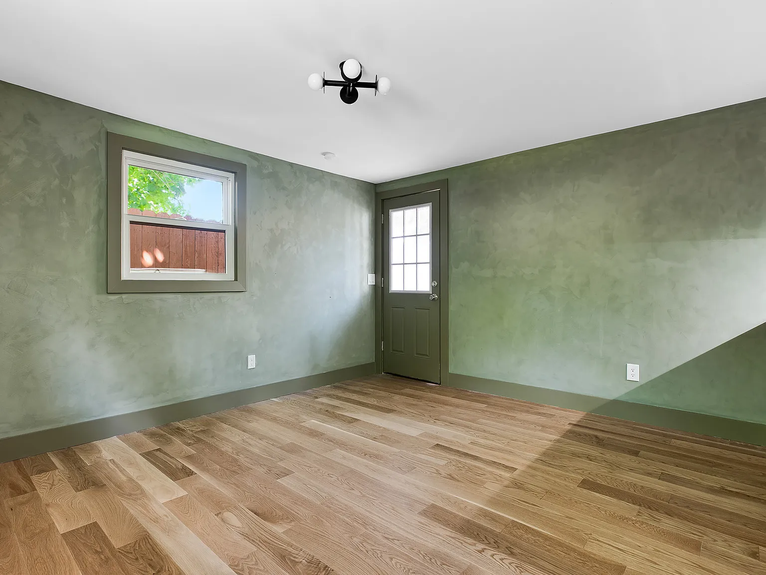 Studio, 221 sqft, $1,299 — Photo 2