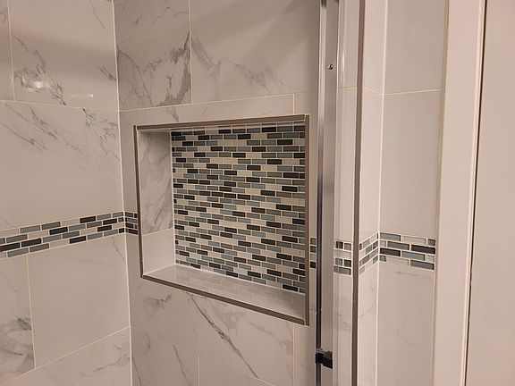 3rd image of 1325 Adee Ave APT 2