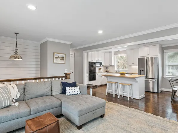 218 Carriage Dr, Nashville, TN 37221