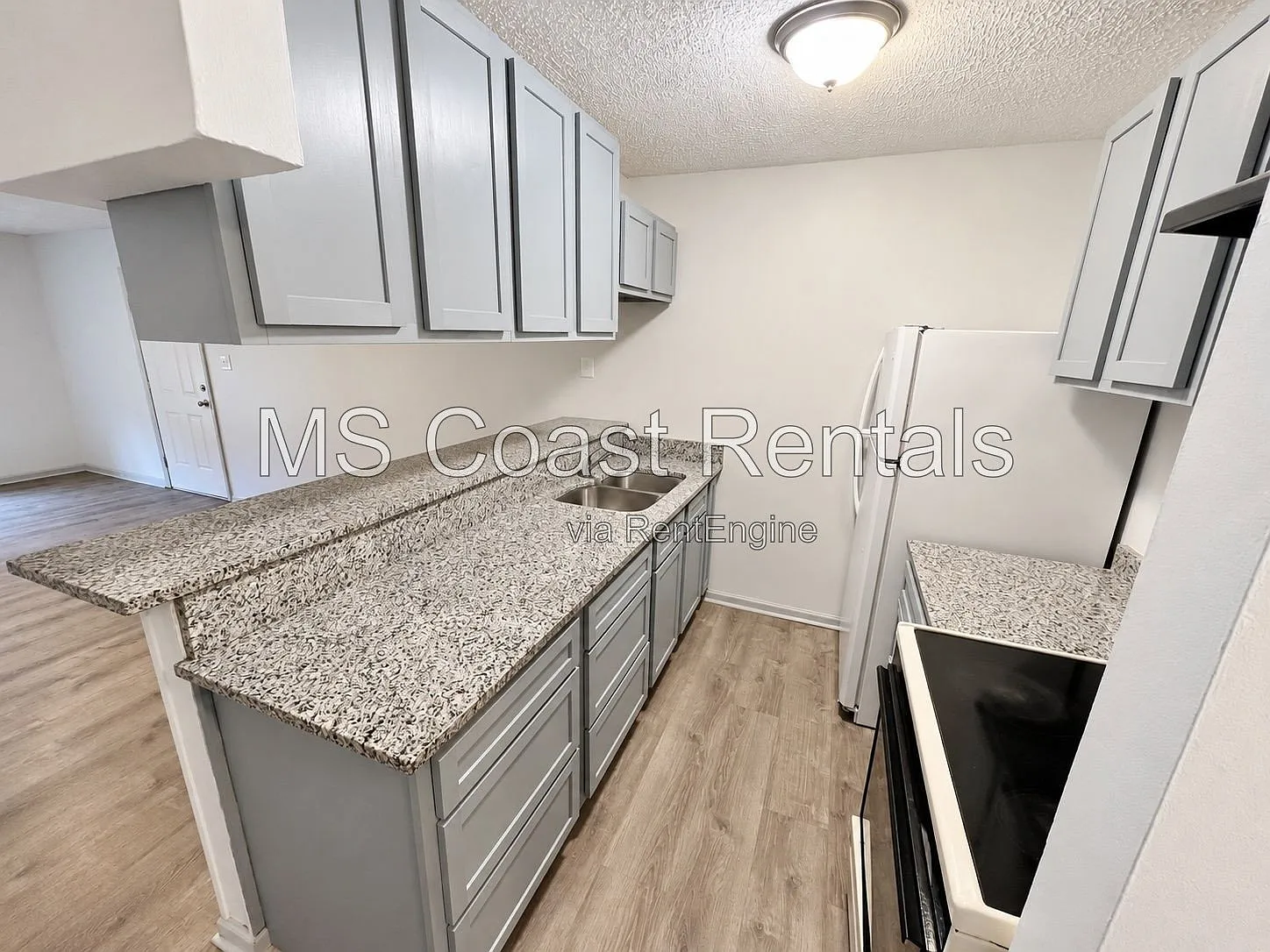2 bed, 1.0 bath, 900 sqft, $999 — Photo 3