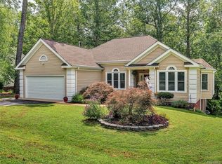 6205 Oakbrook Ln, Chester, VA 23831