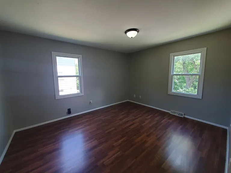 1105 Tremont Ave — Photo 20