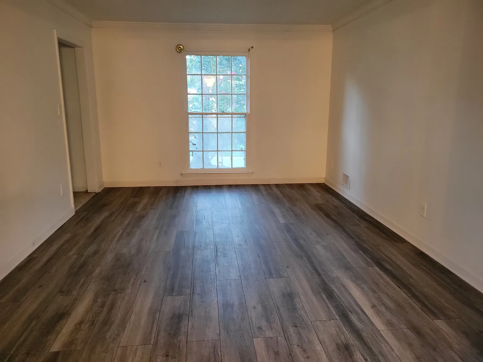 4 bed, 2218 sqft, $2,400 — Photo 2