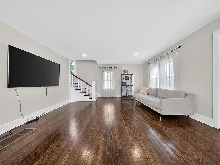 3 Hickey St — Photo 4
