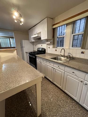 1st image of 1064 Arnow Ave #1