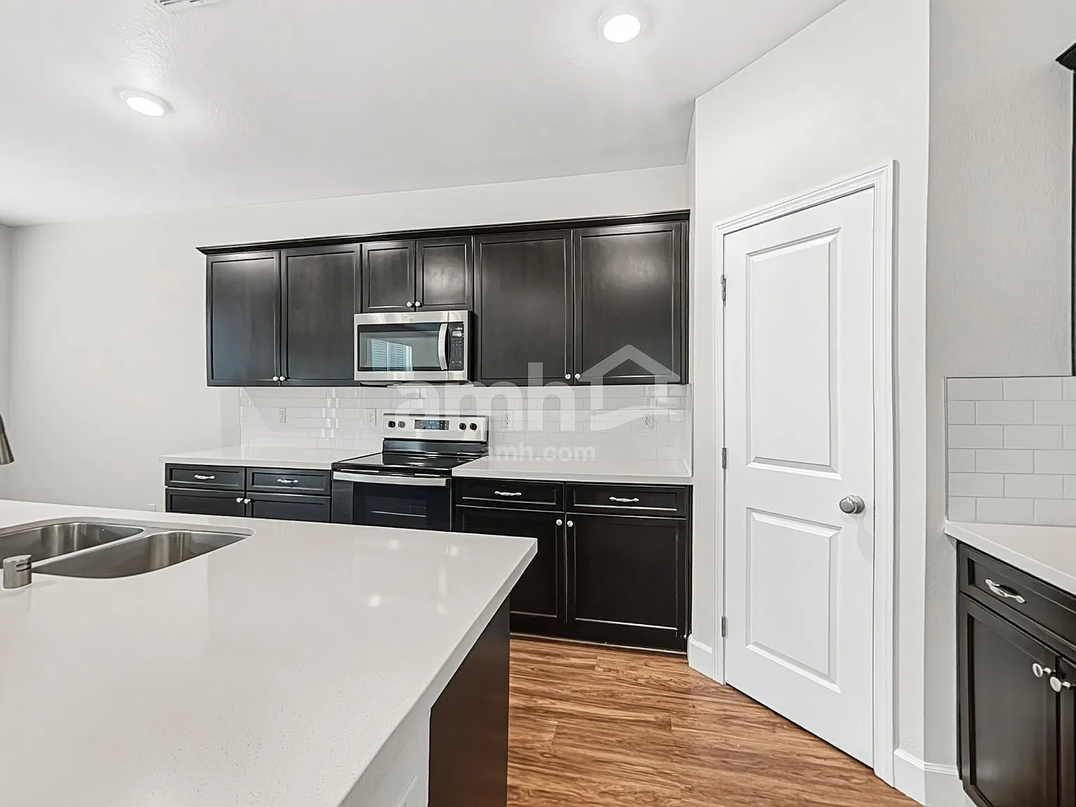 4 bed, 2.5 bath, 2463 sqft, $2,420 — Photo 4