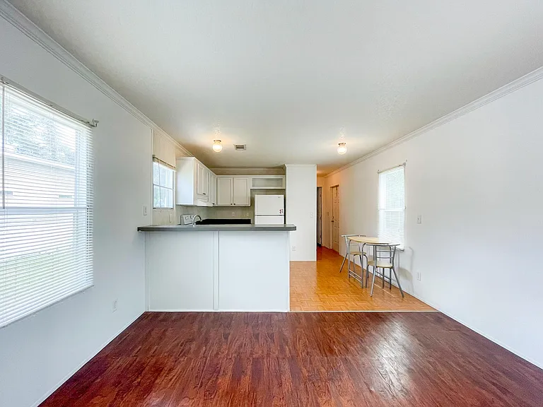 5816 SW Archer Rd #33 — Photo 3