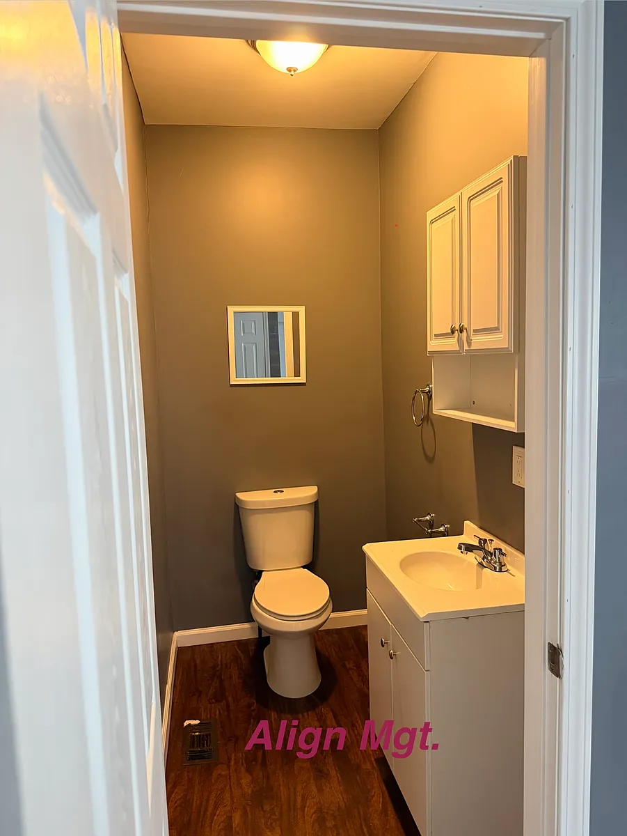 Building Photo - 5811 Thekla Ave #5809