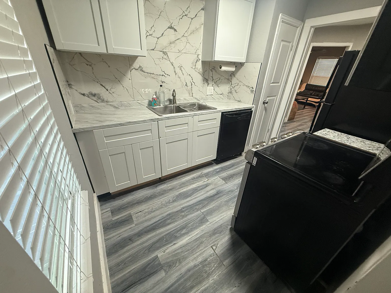 3 bed, 1000 sqft, $1,950 — Photo 2