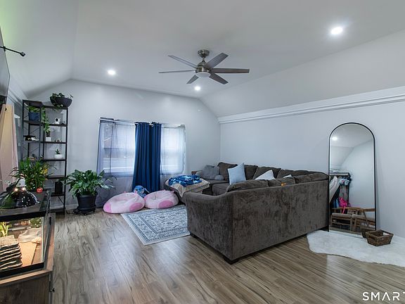 4th image of 296 East Main Street