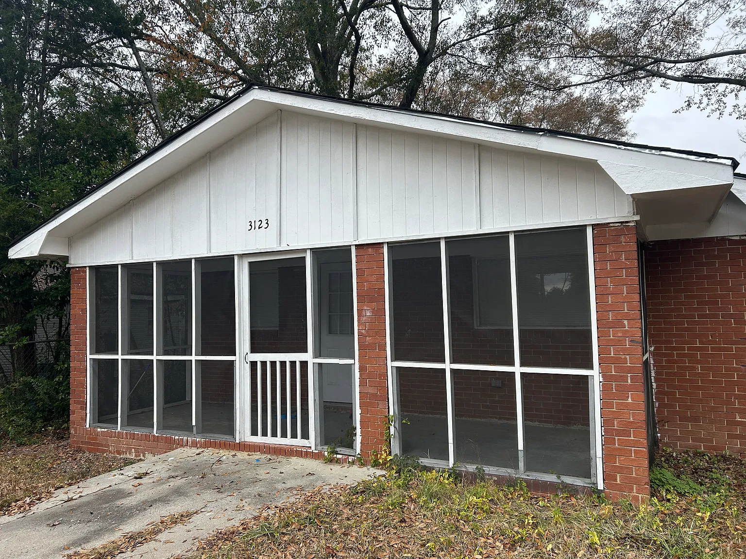 3 bed, 984 sqft, $1,200 — Photo 2