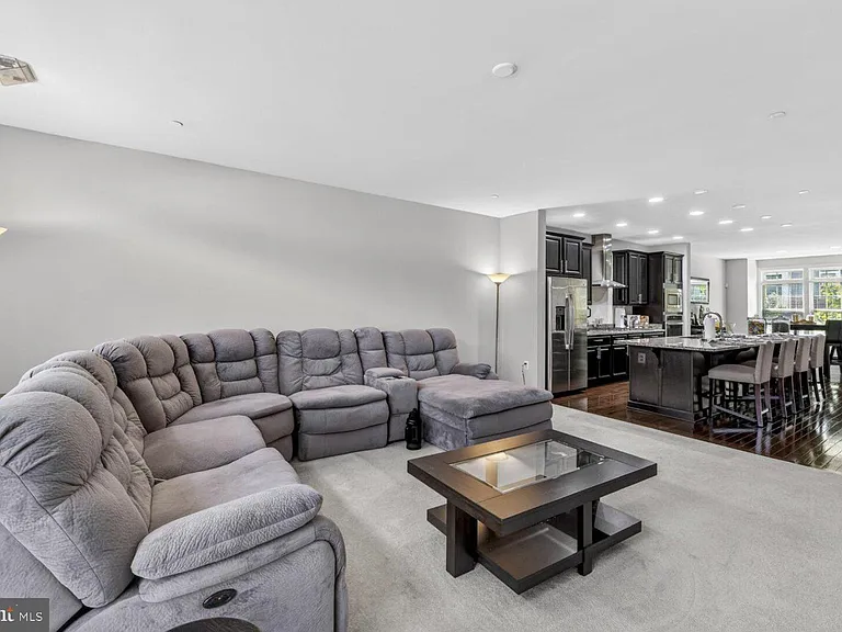 7314 Taylors Hill Ln — Photo 10